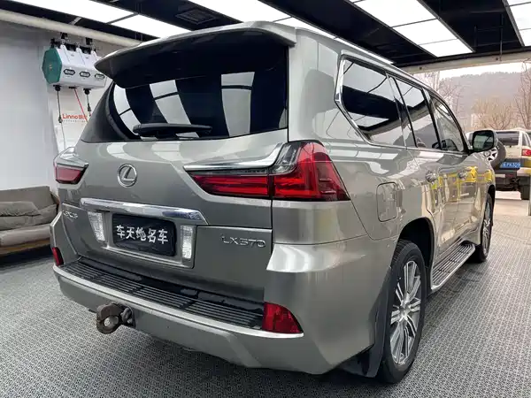 Lexus LX 2016