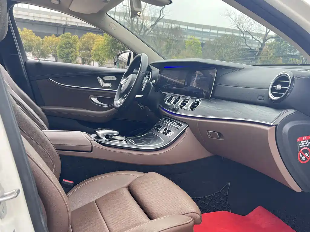 Mercedes-Benz E-Class 2018 — фото 9