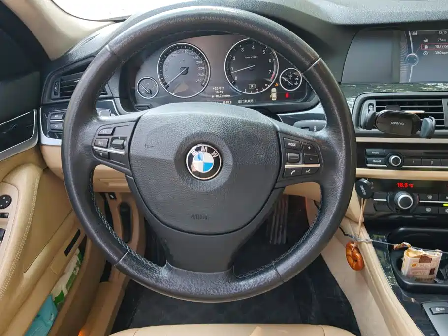 BMW 5 Series 2012 — фото 14