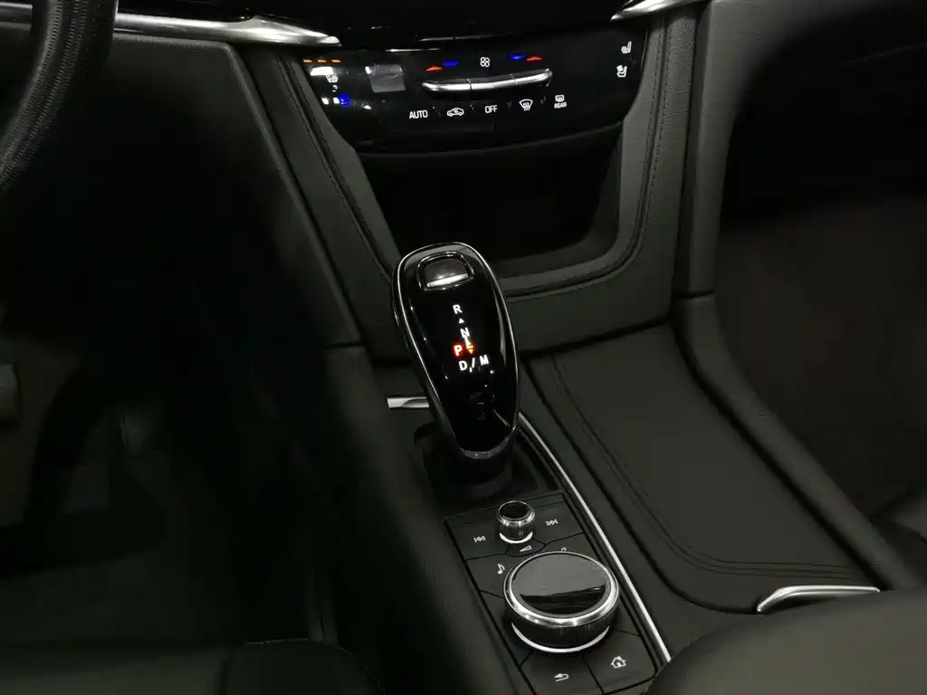 Cadillac XT6 2021 — фото 13