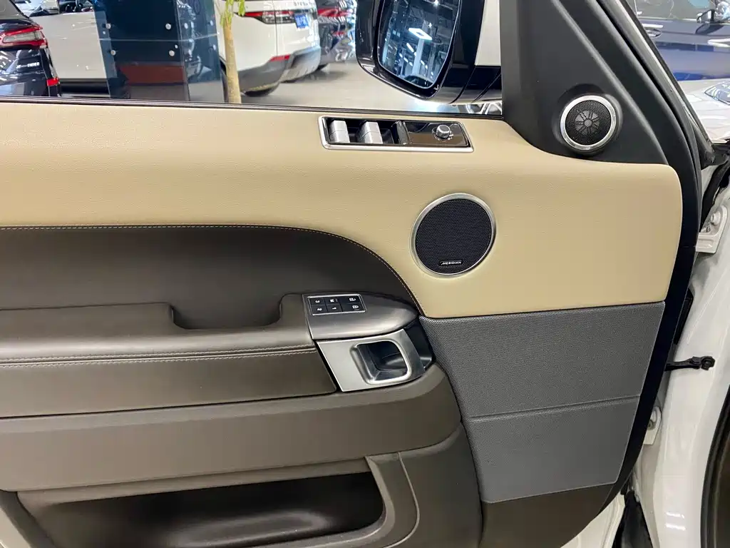 Land Rover Sport PHEV 2022 — фото 14