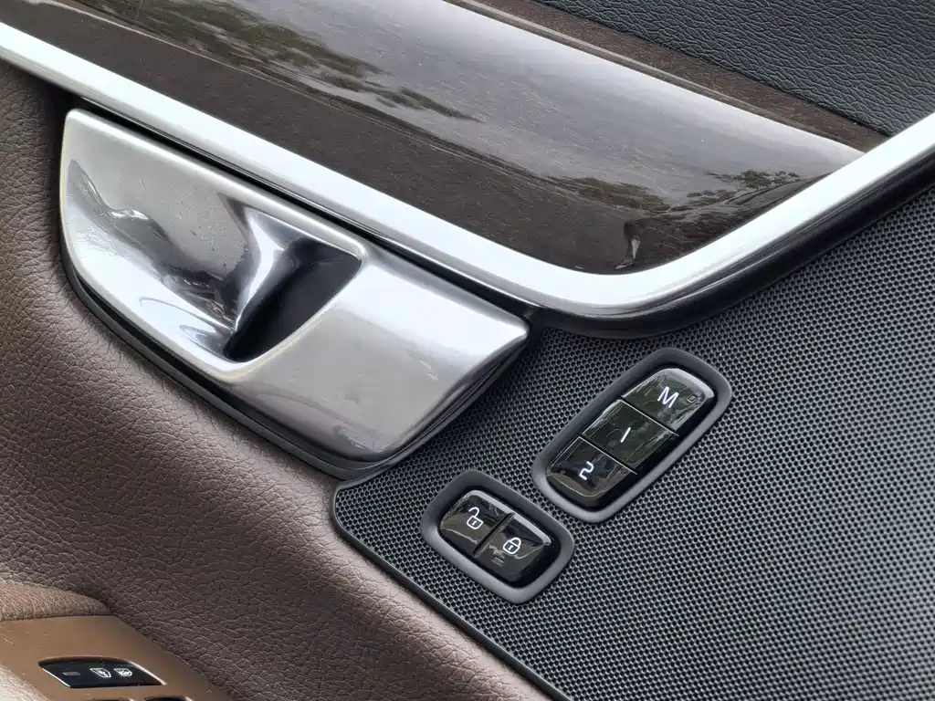 Volvo S90 2017 — фото 18