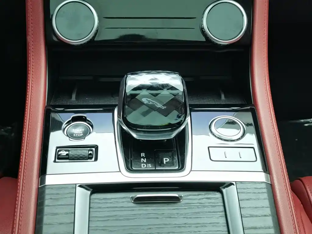 Jaguar XFL 2022 — фото 13