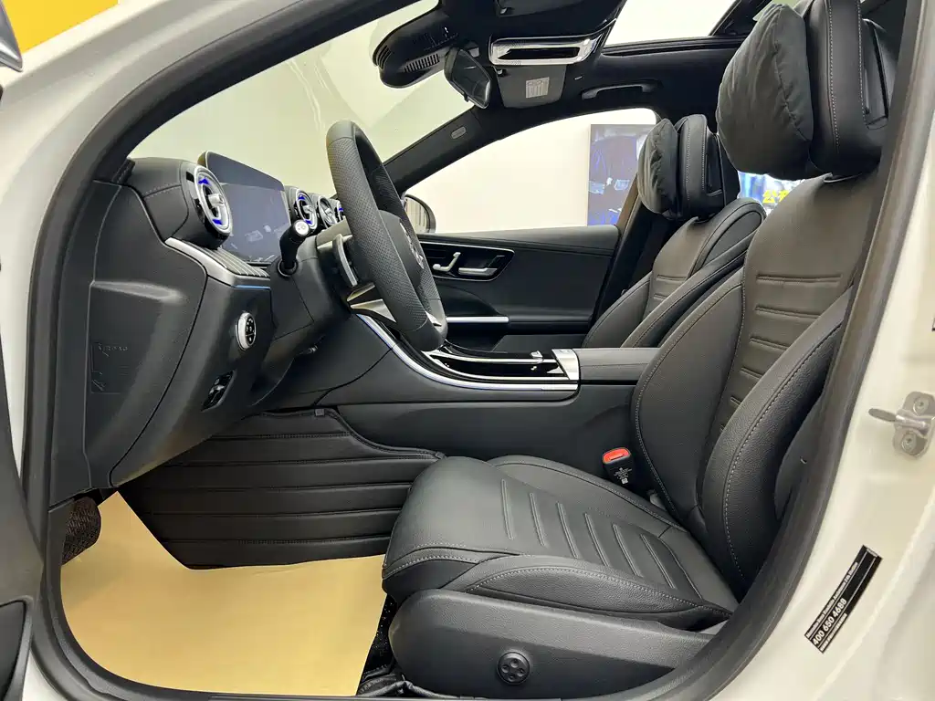 Mercedes-Benz C-Class 2025 — фото 3