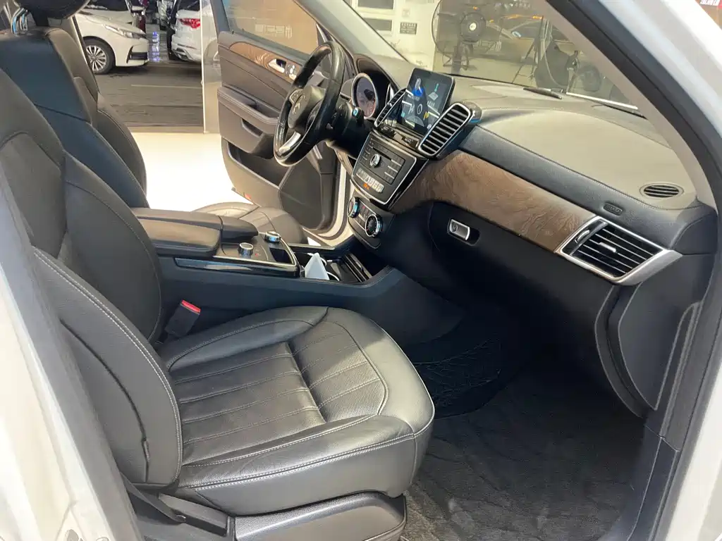 Mercedes-Benz GLE 2017 — фото 13