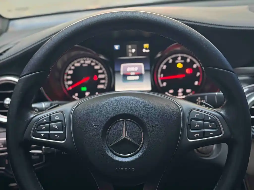 Mercedes-Benz GLC 2018 — фото 15