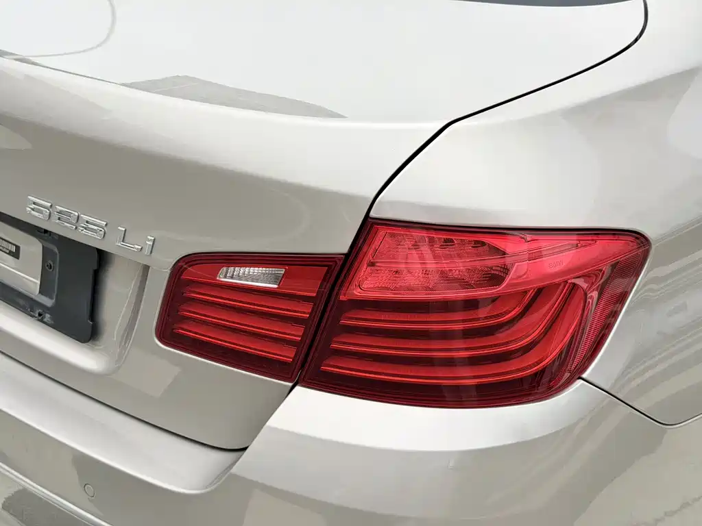 BMW 5 Series 2013 — фото 16