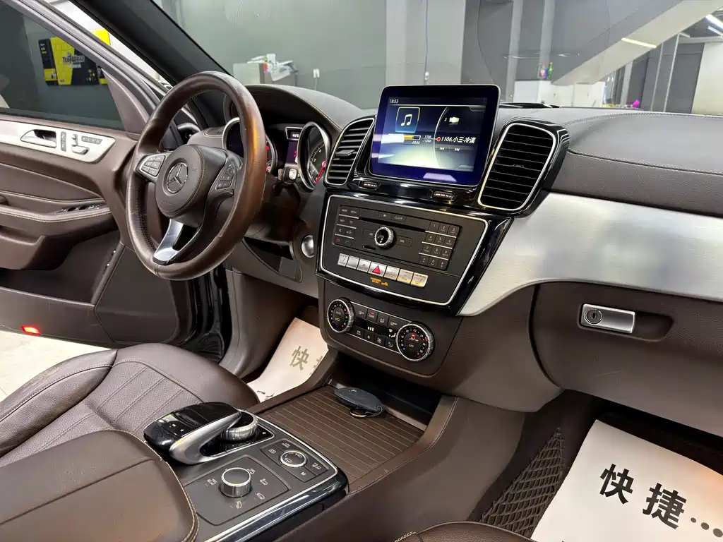 Mercedes-Benz GLS 2017 — фото 11