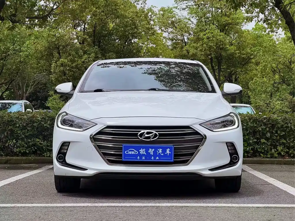 Hyundai Elantra 2019 — фото 2