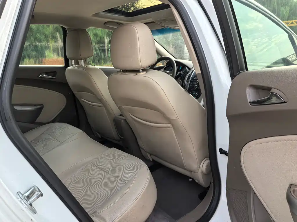 Buick Excelle 2015 — фото 13