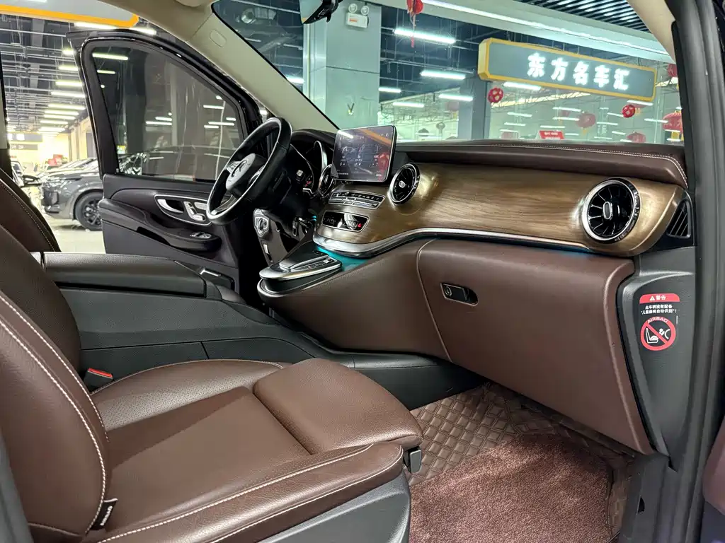 Mercedes-Benz V-Class 2024 — фото 17