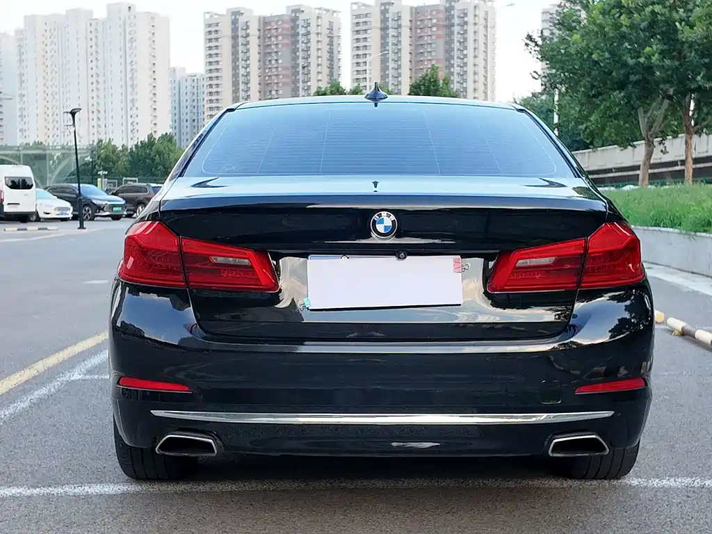 BMW 5 Series 2018 — фото 19