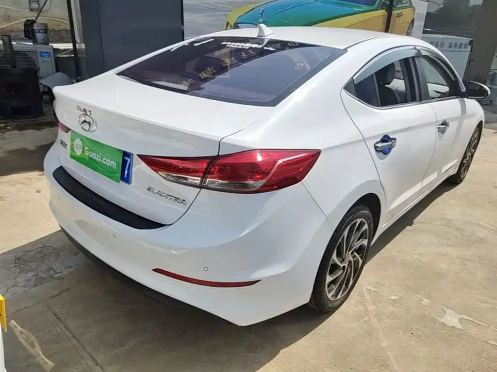 Hyundai Elantra 2020 — фото 7