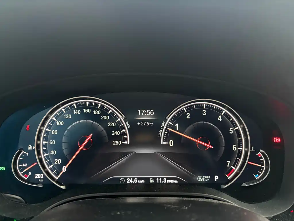 BMW 5 Series 2018 — фото 9