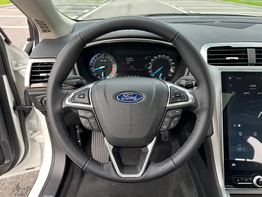 Ford Mondeo 2020 — фото 13