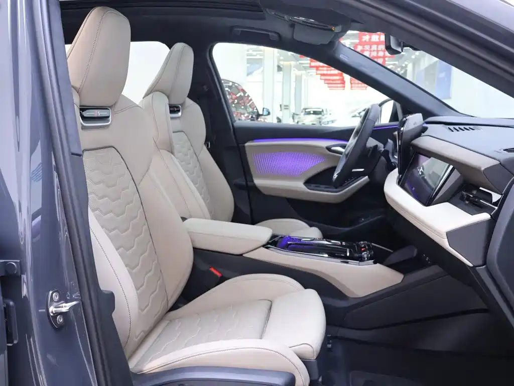 Audi Q6L E-Tron 2025 — фото 21