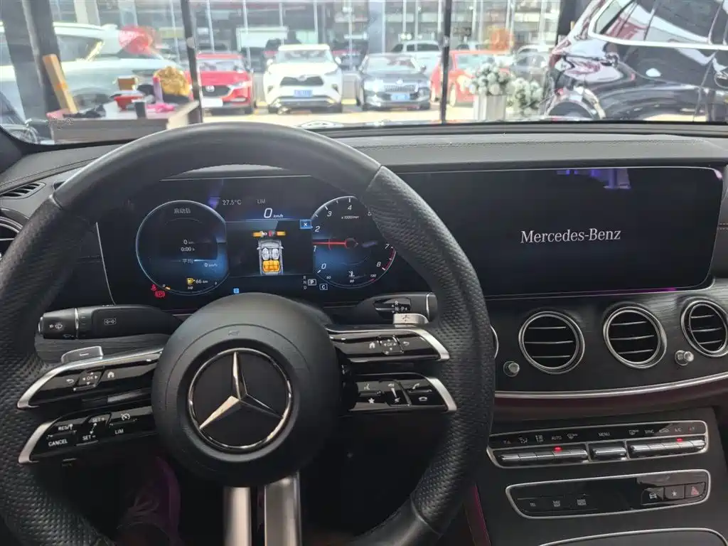 Mercedes-Benz E-Class 2023 — фото 12