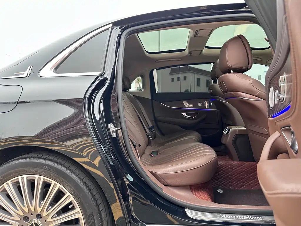 Mercedes-Benz E-Class 2019 — фото 13