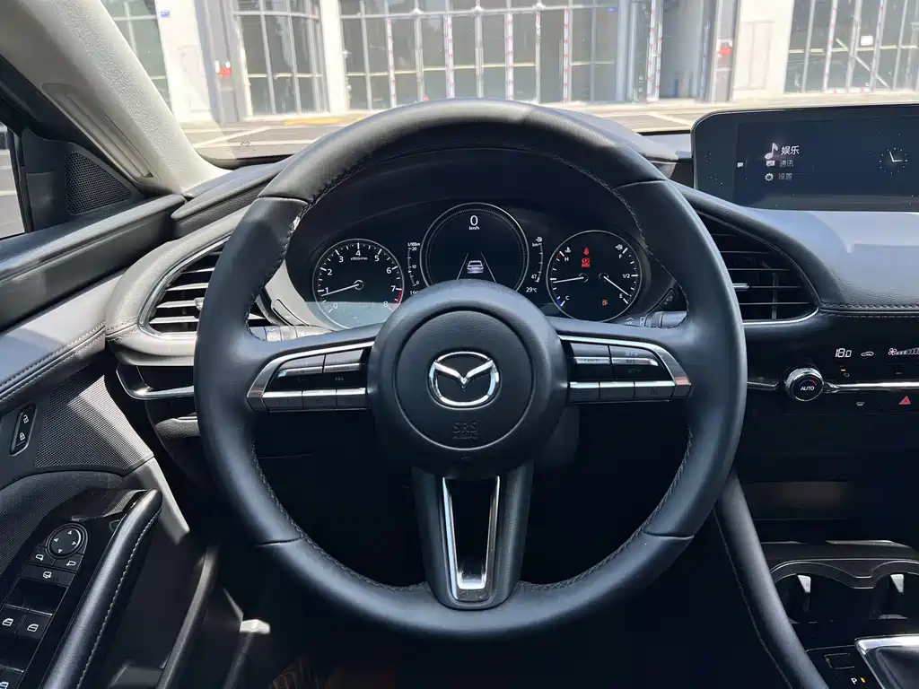 Mazda 3 Axela 2021 — фото 16