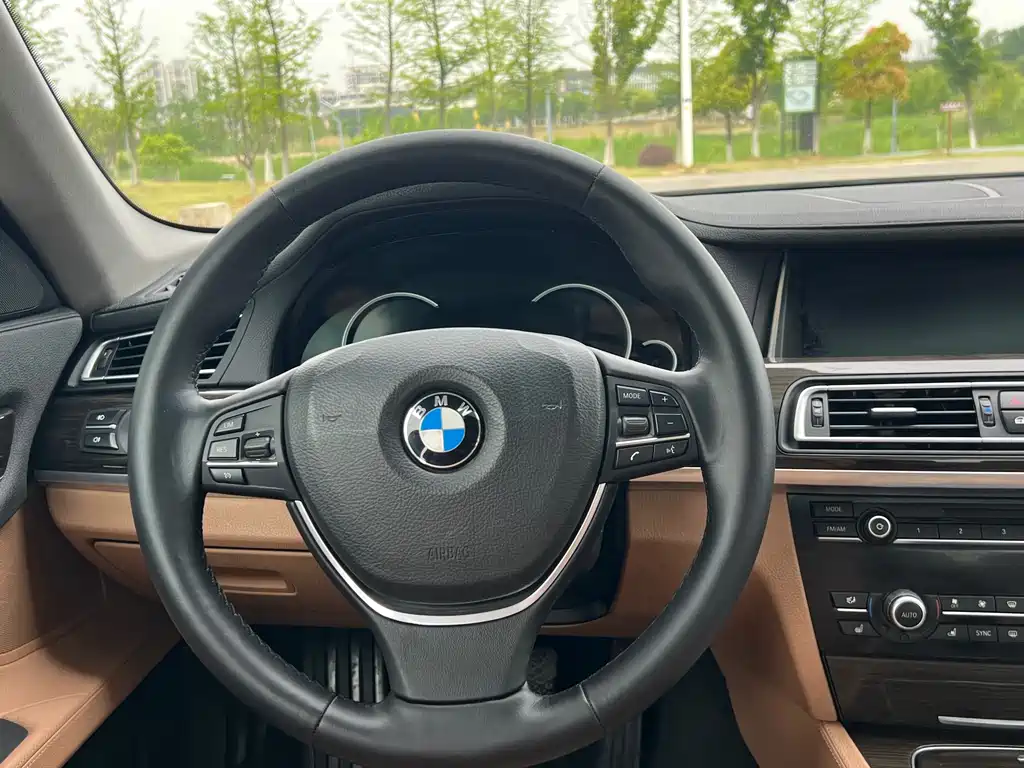 BMW 7 Series 2016 — фото 12