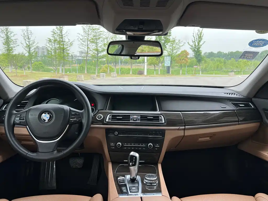 BMW 7 Series 2016 — фото 16