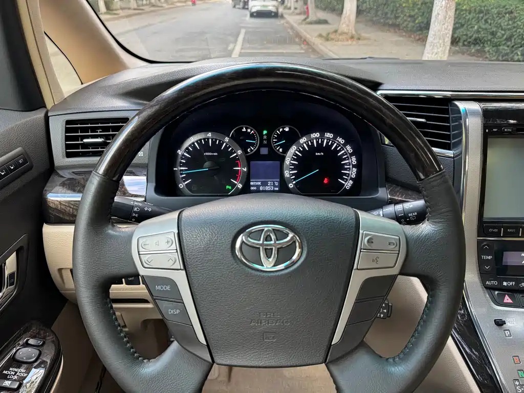 Toyota Alphard 2016 — фото 10