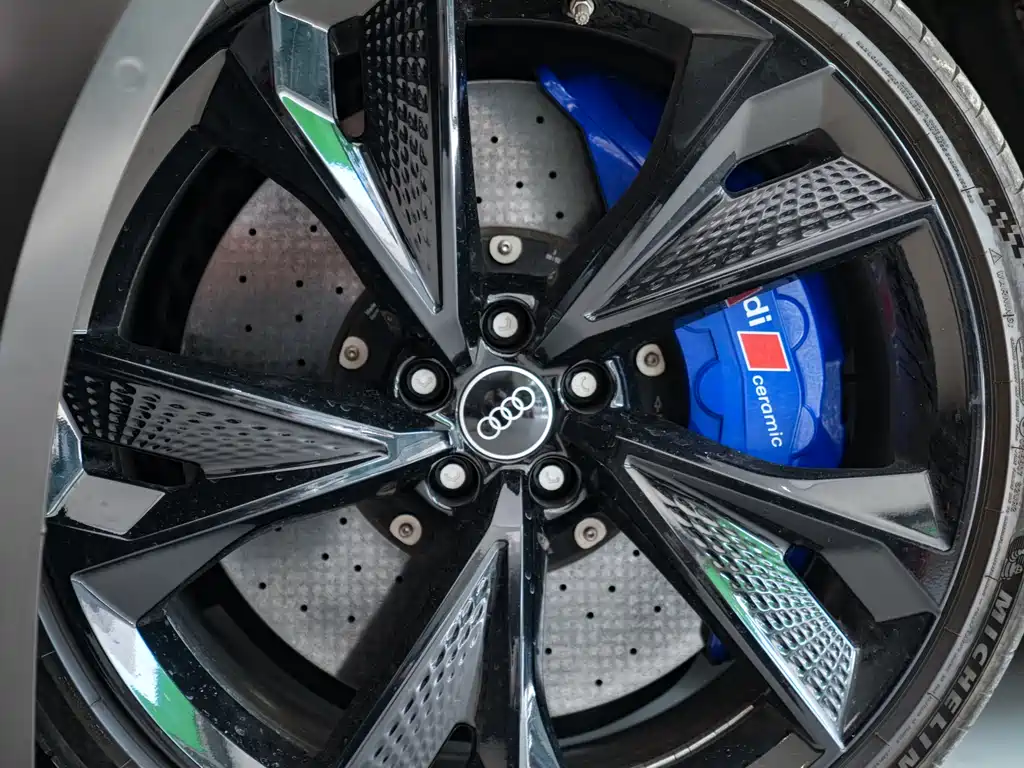 Audi RS 7 2021 — фото 19