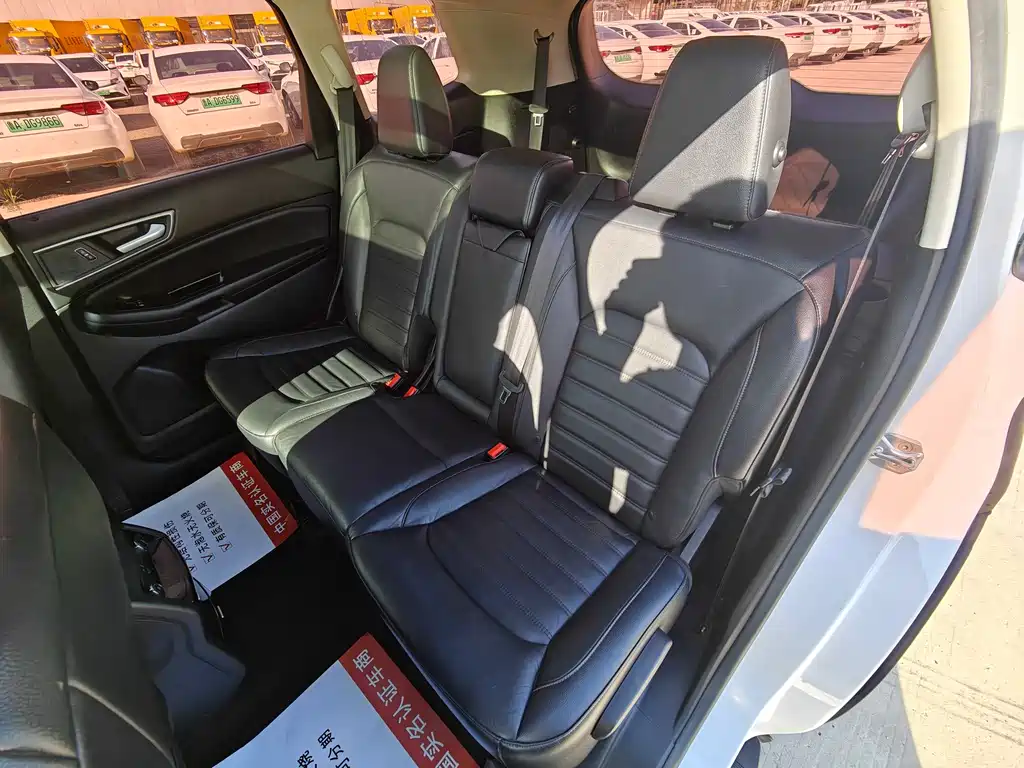 Ford Edge 2019 — фото 20