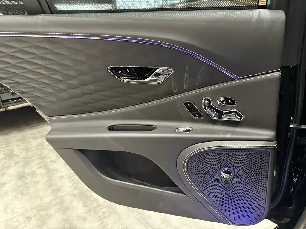 Bentley Flying Spur PHEV 2023 — фото 10