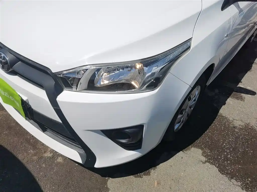 Toyota Yaris L 2015 — фото 24