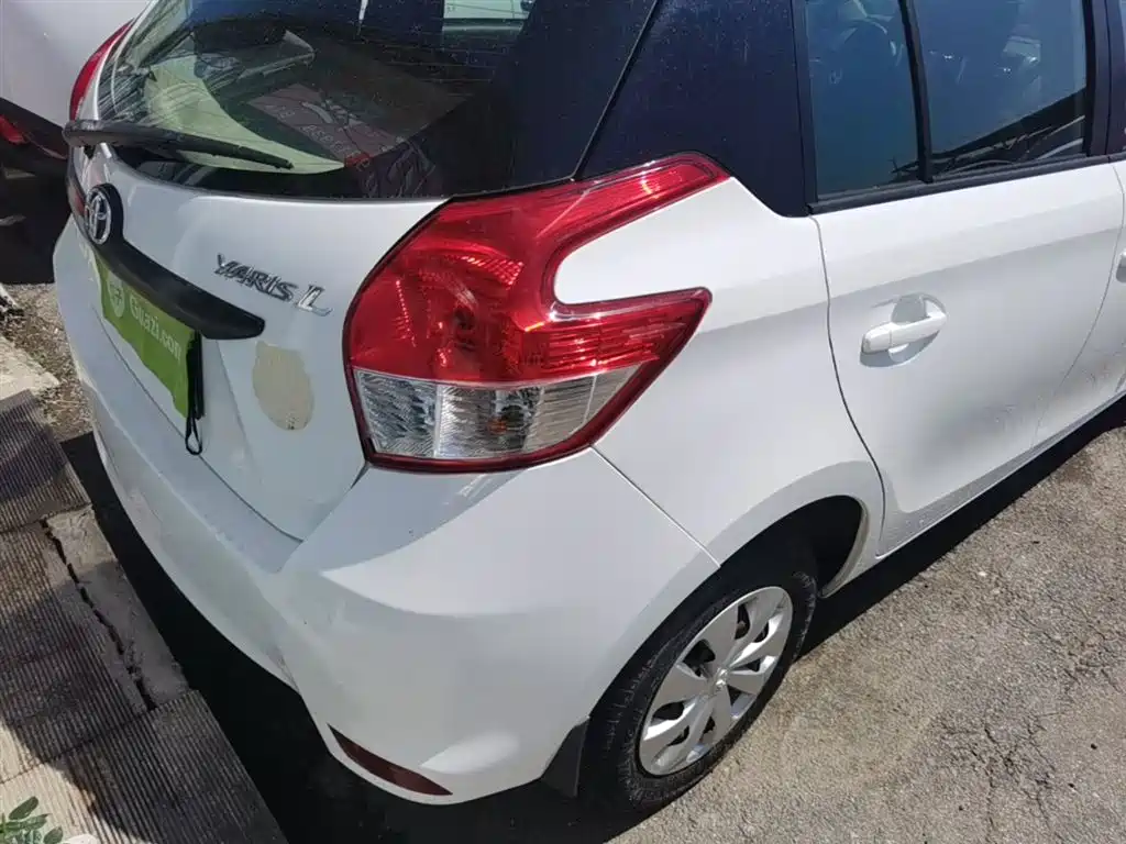 Toyota Yaris L 2015 — фото 8