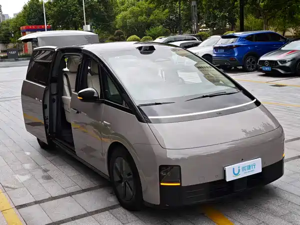 Li Auto MEGA 2024