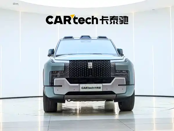 Yangwang U8 2024