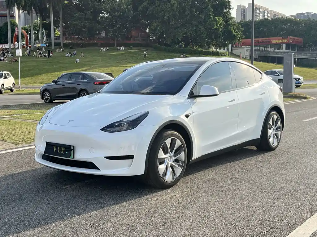 Tesla Model Y 2023 — фото 1
