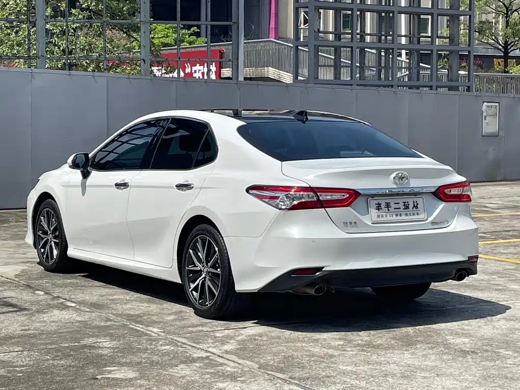 Toyota Camry 2023 — фото 11