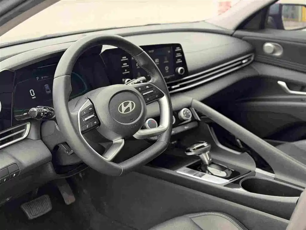 Hyundai Elantra 2024 — фото 11