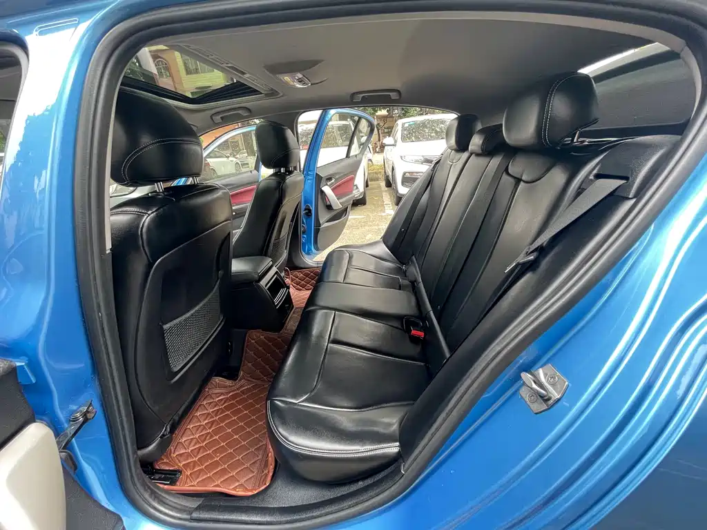 BMW 1 Series 2019 — фото 17