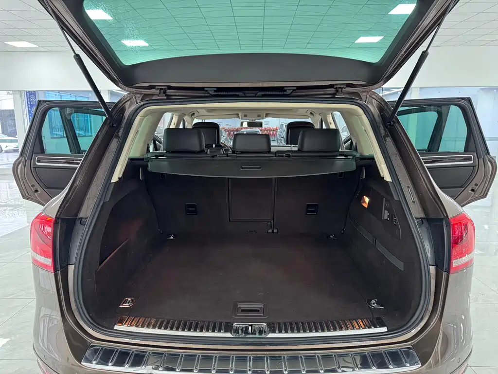 Volkswagen Touareg 2015 — фото 10