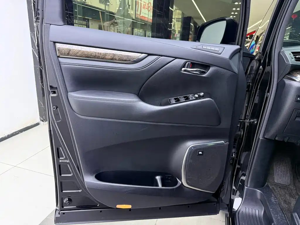 Toyota Alphard 2021 — фото 14