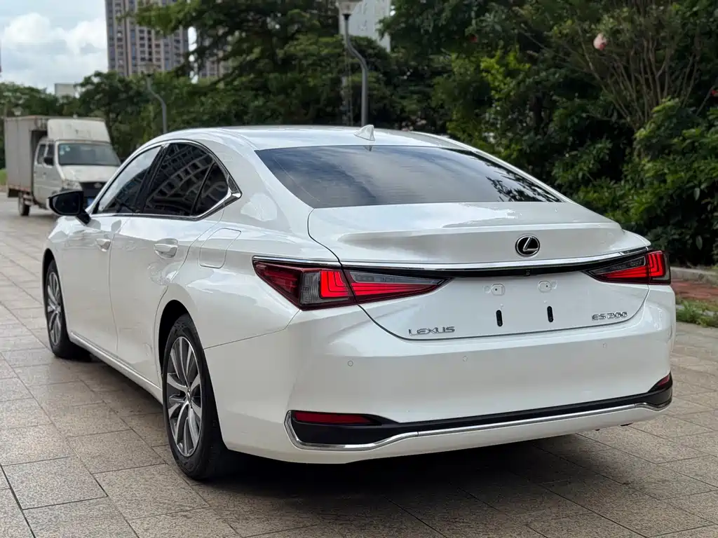 Lexus ES 2019 — фото 5