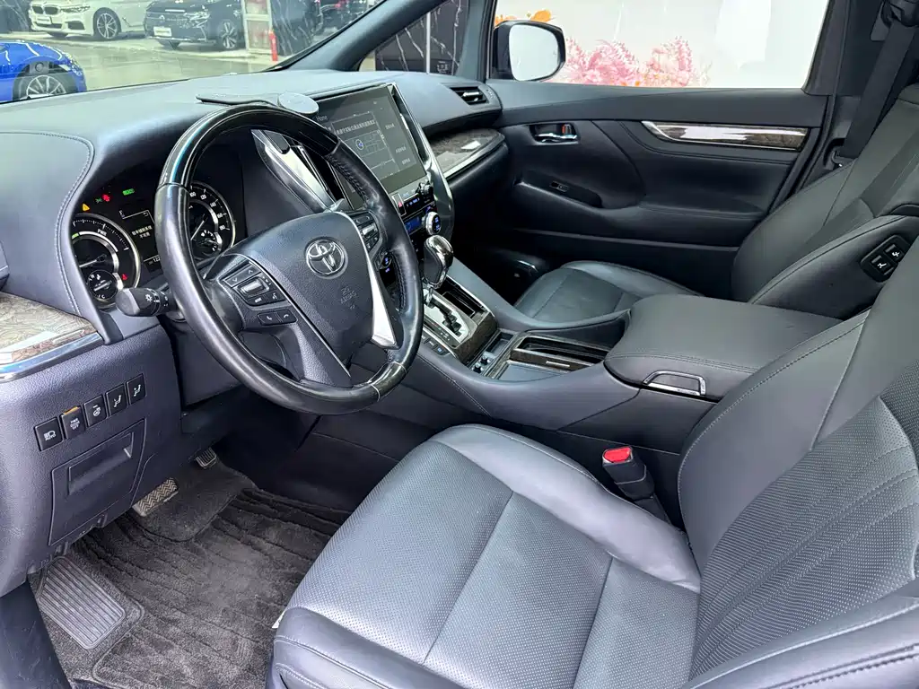Toyota Alphard 2021 — фото 18