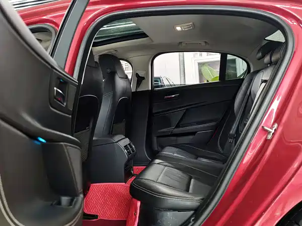 Jaguar XE 2018