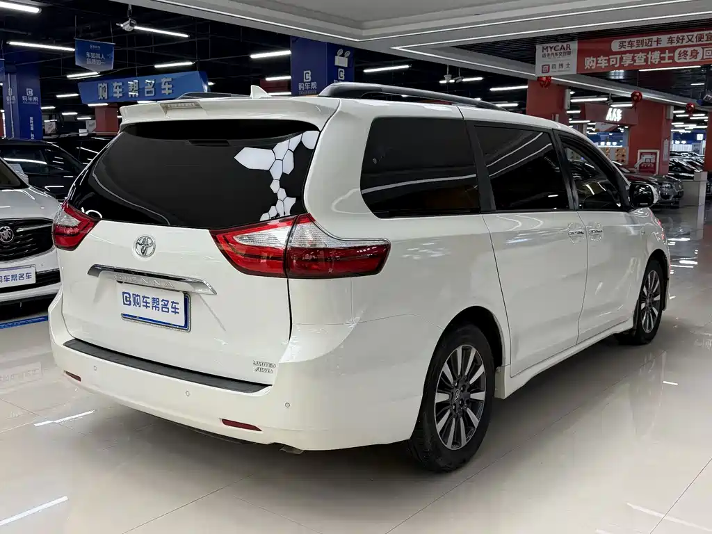Toyota Sienna 2018 — фото 20