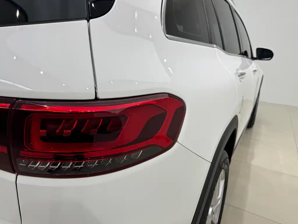 Mercedes-Benz GLB 2023 — фото 11