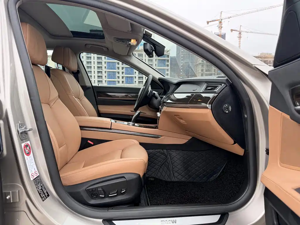 BMW 7 Series 2015 — фото 12