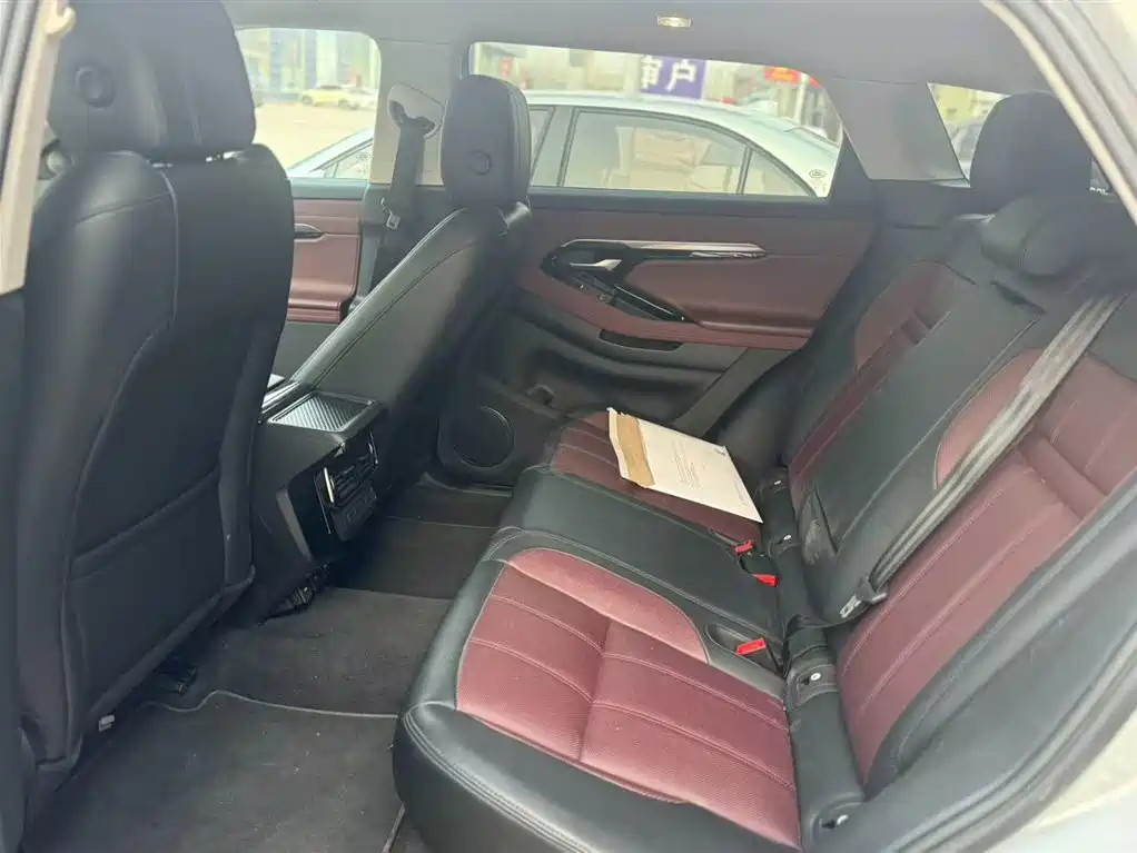 Land Rover Evoque 2023 — фото 3
