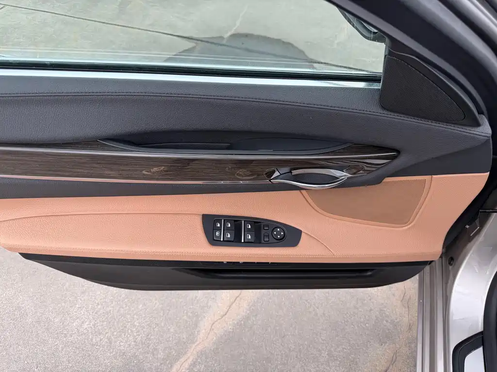 BMW 7 Series 2015 — фото 20