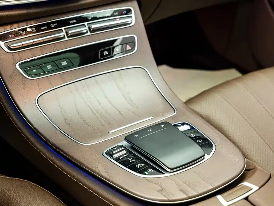 Mercedes-Benz E-Class 2023 — фото 13