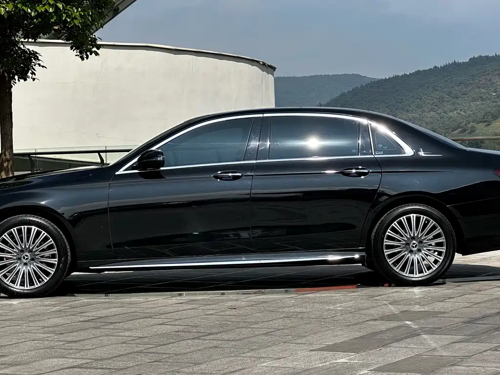 Mercedes-Benz E-Class 2022 — фото 13
