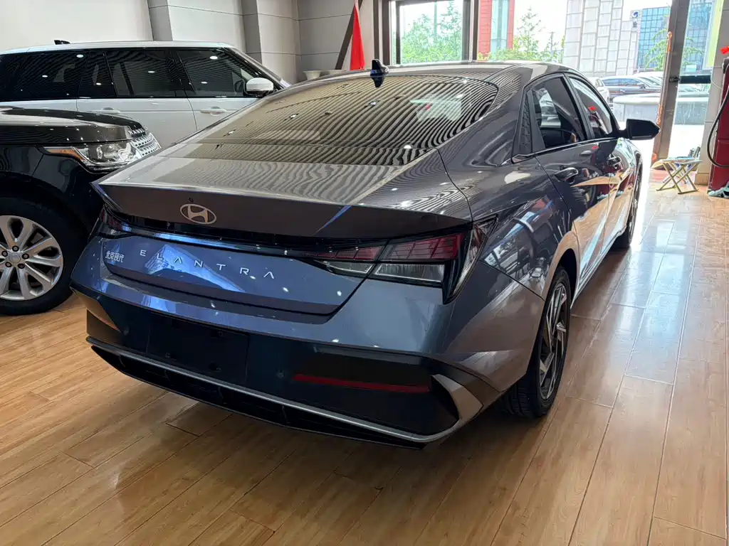 Hyundai Elantra 2024